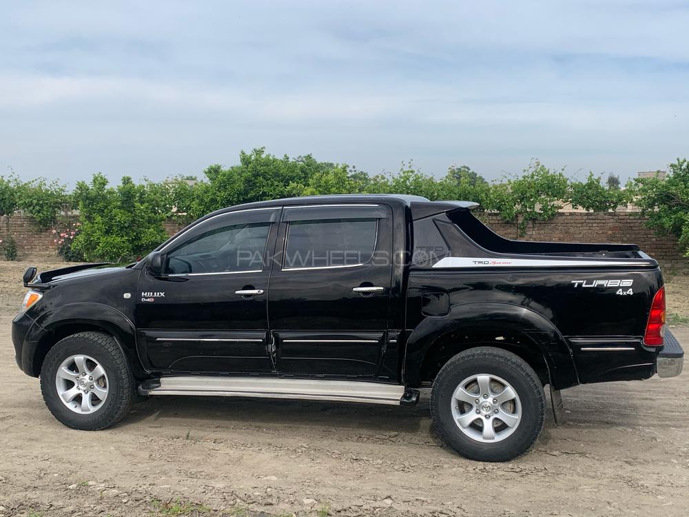 Toyota Hilux Vigo G For Sale In Kamra Pakwheels