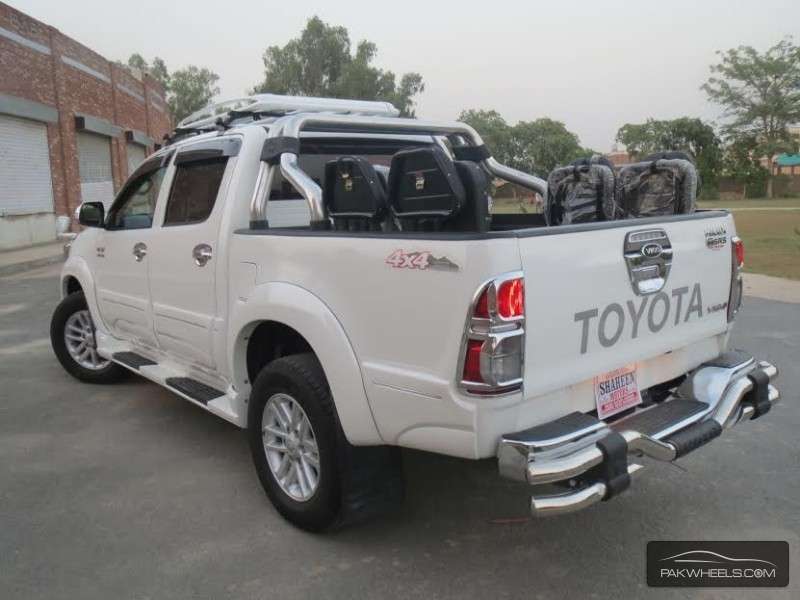 new shape toyota hilux 2011 #4