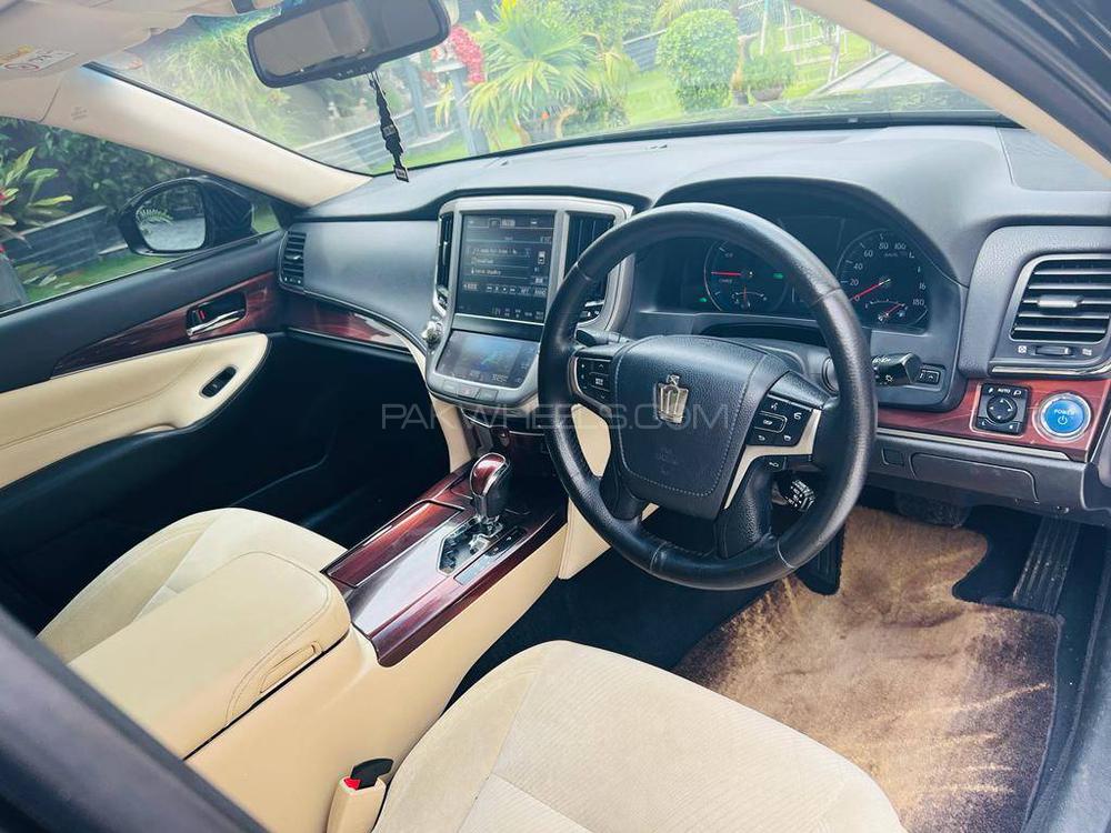 Toyota Crown Royal Saloon G 2015 For Sale In Peshawar PakWheels