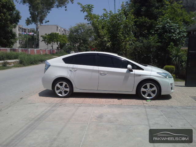 toyota prius 2010 for sale in pakistan #5