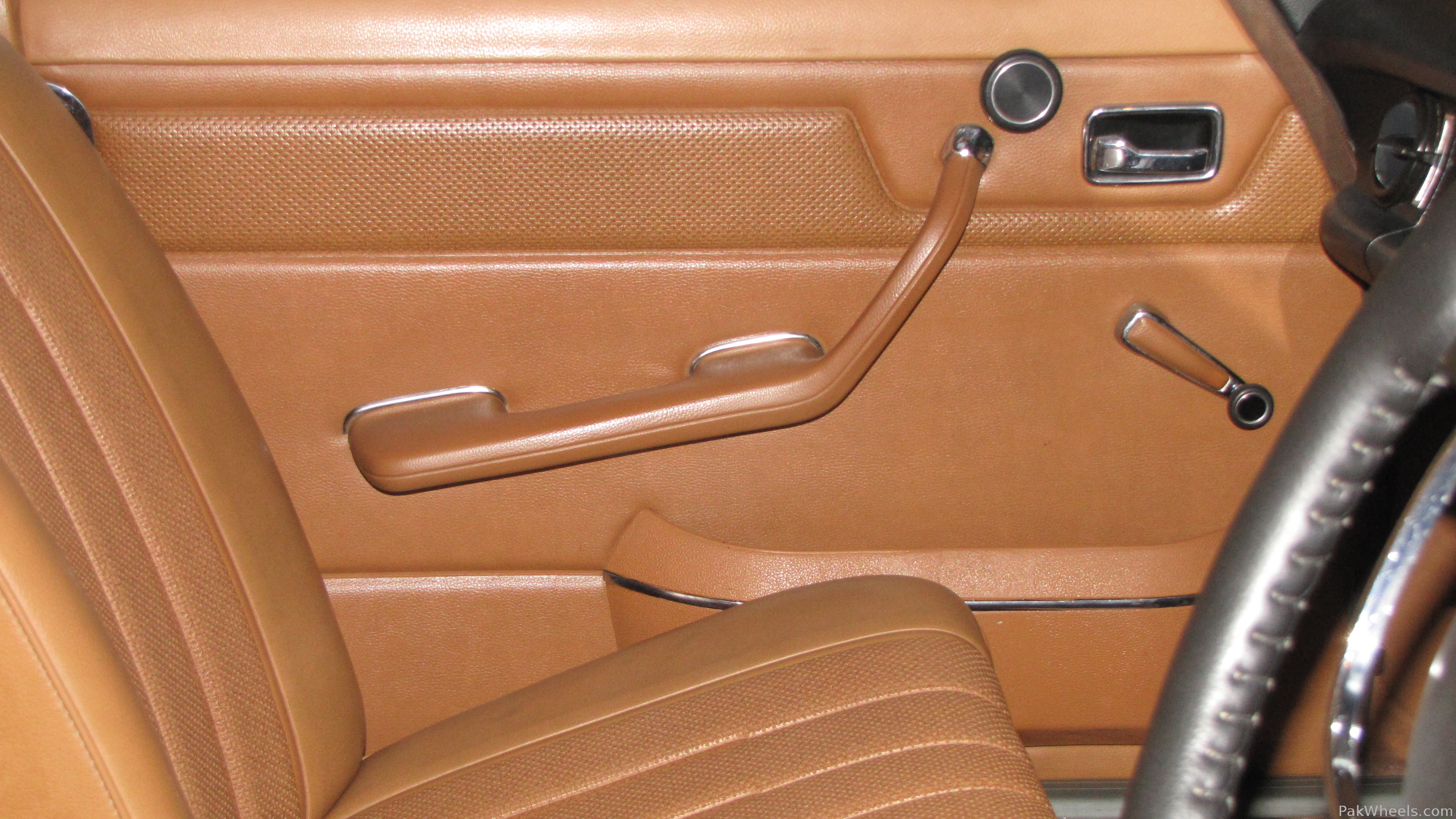 Mercedes Benz E Class - 1972 Mercedes-Benz 220 W115 (YCCC) Mercedes Benz E Class - 1972 Mercedes-Benz 220 W115 (YCCC) Image-5