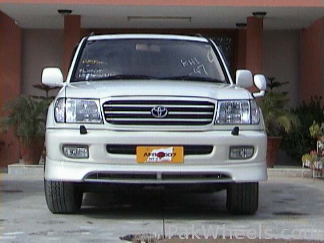 Toyota Land Cruiser - 2002 UZJ100 Image-1