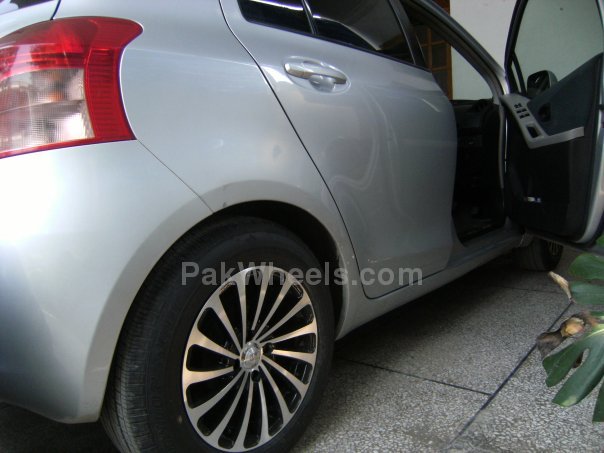 Toyota Vitz - 2005 YARIS Toyota Vitz - 2005 YARIS Image-4