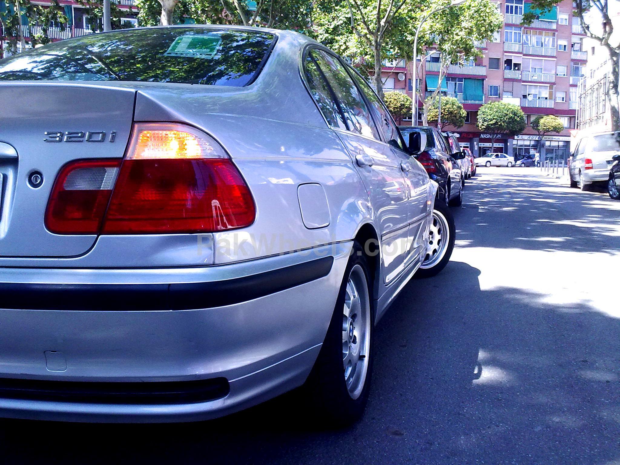 BMW 3 Series - 2003 320i Image-1