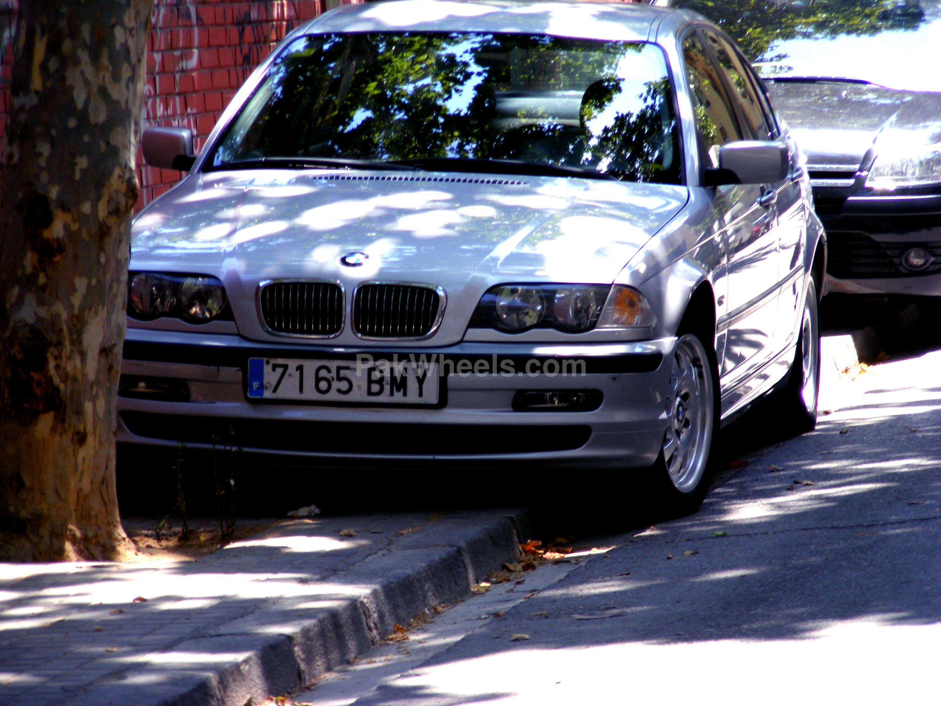 BMW 3 Series - 2003 320i Image-1