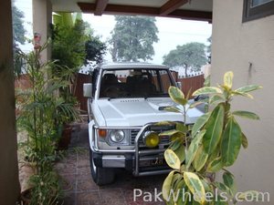 Mitsubishi Pajero - 1990