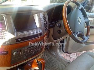 Toyota Land Cruiser - 2004