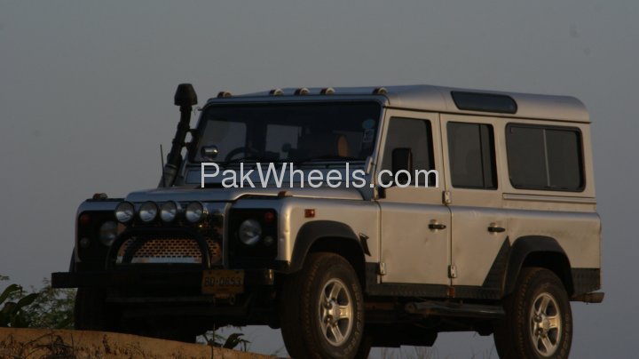 Land Rover Defender 2005 for Sale in Karachi Image-1