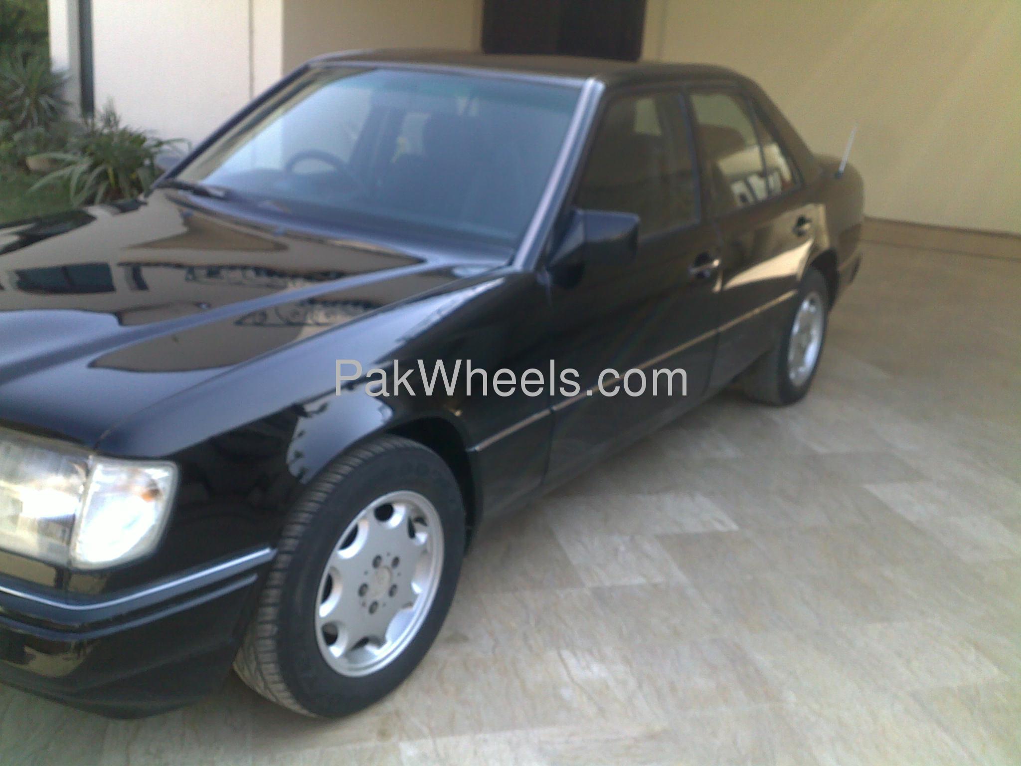 Mercedes Benz E Class 1992 for Sale in Lahore Image-1