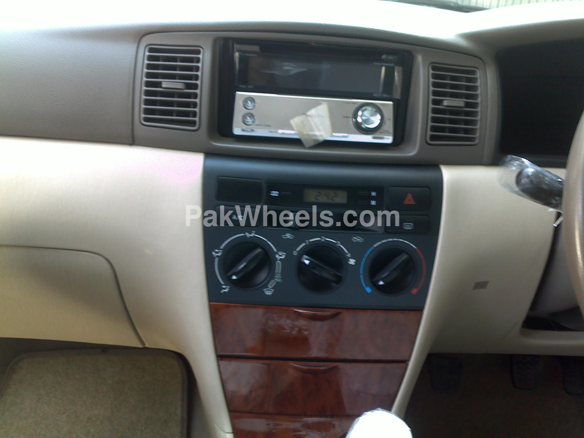 Toyota Corolla 2004 for Sale in Karachi Image-1