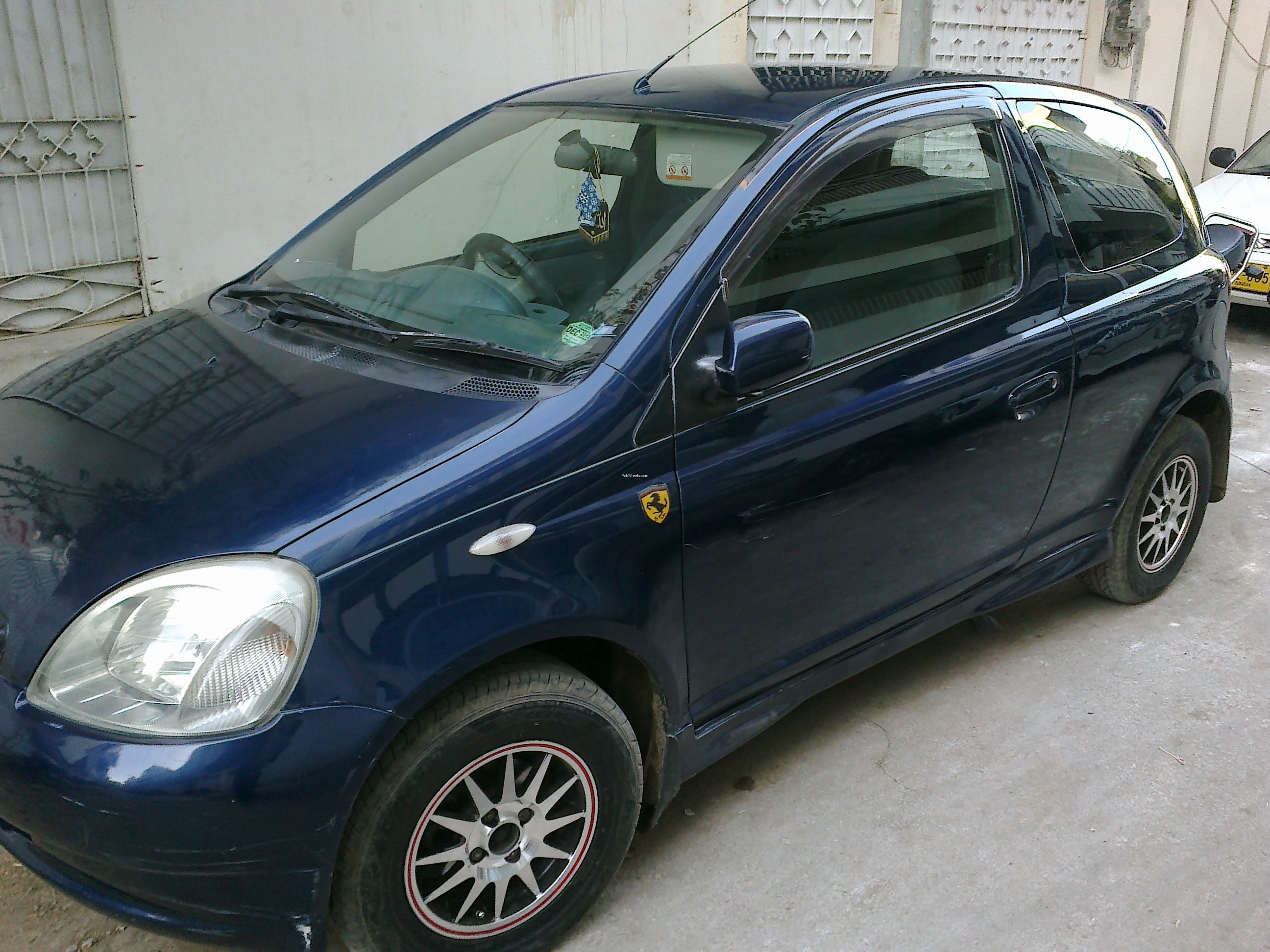 Toyota Vitz 2001 for Sale in Karachi Image-1