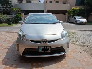 Toyota Prius L 1.8 2015 for Sale