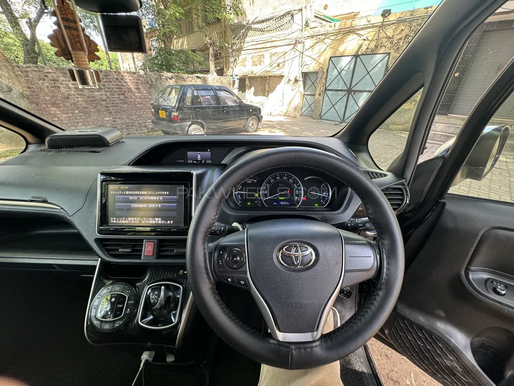 Toyota Esquire 2022 for Sale in Sialkot Image-1