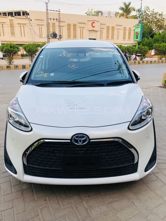 Toyota Sienta 2019 for Sale in Hyderabad Image-1