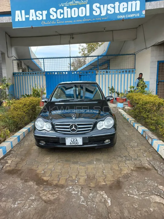 Mercedes Benz C Class 2004 for Sale in Dina Image-1