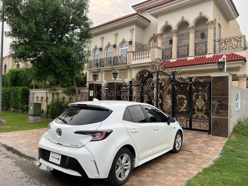 Toyota Corolla Hybrid 2018 for Sale in Lahore Image-1