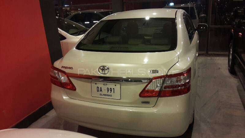 Toyota Premio 2011 for Sale in Peshawar Image-1