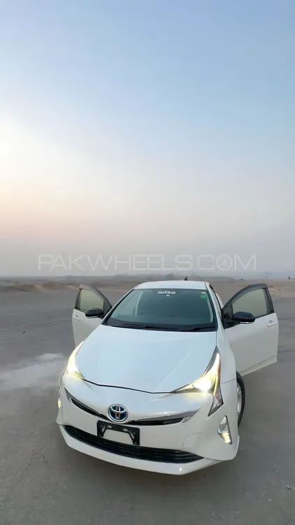 Toyota Prius 2017 for Sale in Abbottabad Image-1