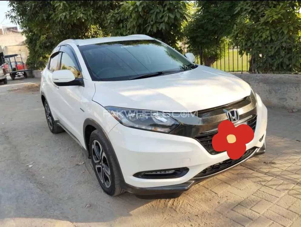 Honda Vezel 2017 for Sale in Faisalabad Image-1
