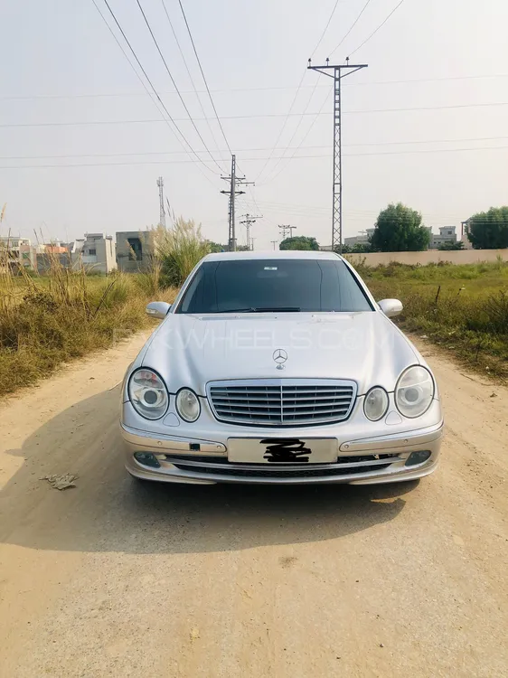 Mercedes Benz E Class 2004 for Sale in Chakwal Image-1