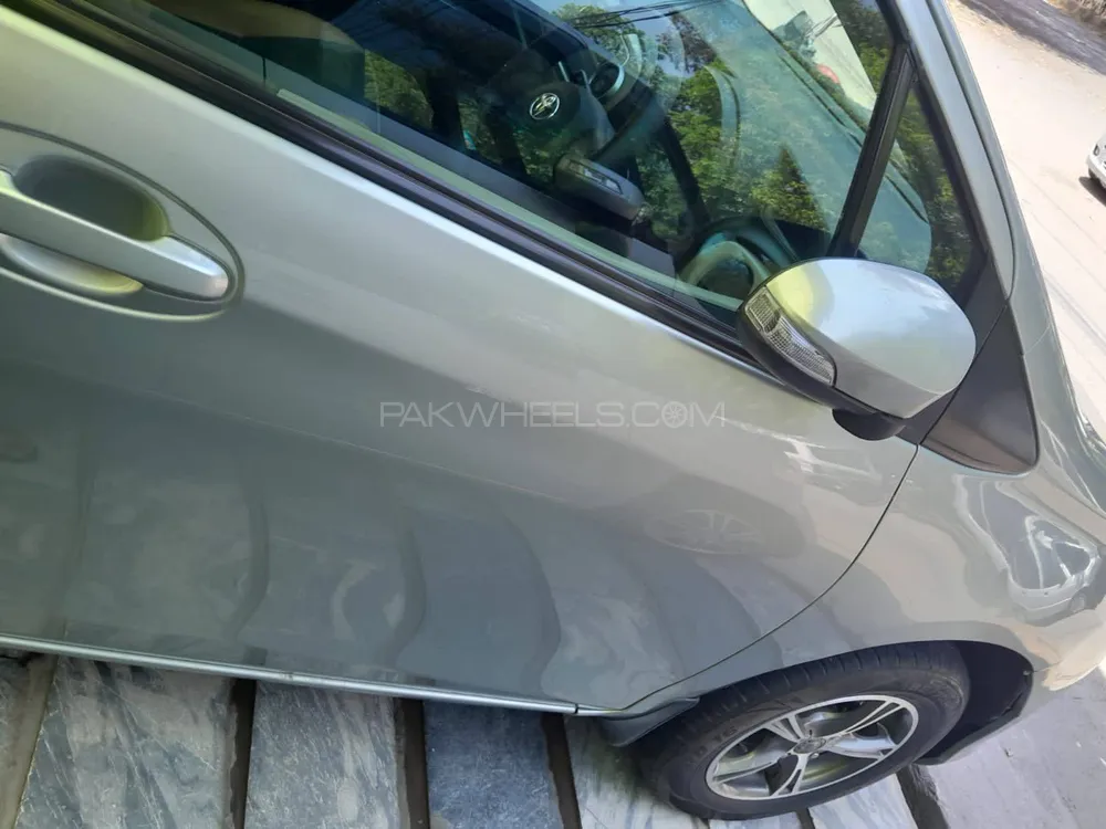 Toyota Vitz 2011 for sale in Lahore