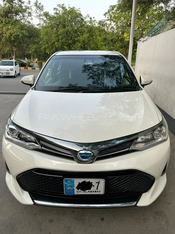Toyota Corolla Axio 2018 for Sale in Mardan Image-1
