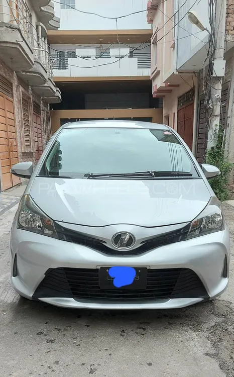 Toyota Vitz 2014 for Sale in Peshawar Image-1
