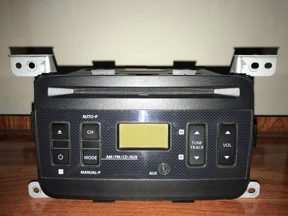 Japanese Suzuki Alto CD Player/AUX Player/AM FM Image-1