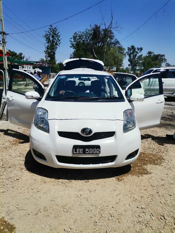 Toyota Vitz 2010 for Sale in Nowshera Image-1