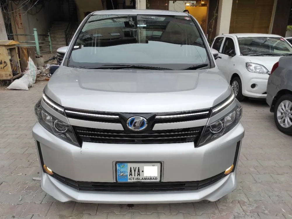 Toyota Voxy 2016 for Sale in Islamabad Image-1