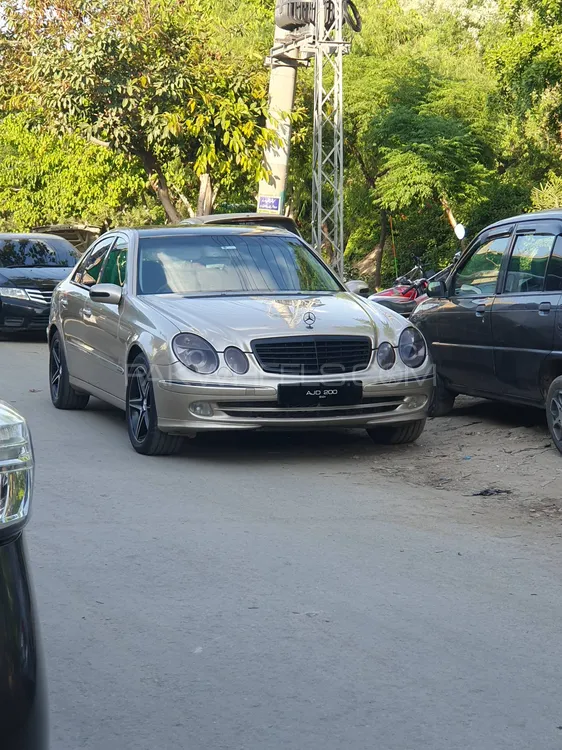 Mercedes Benz E Class 2004 for Sale in Faisalabad Image-1