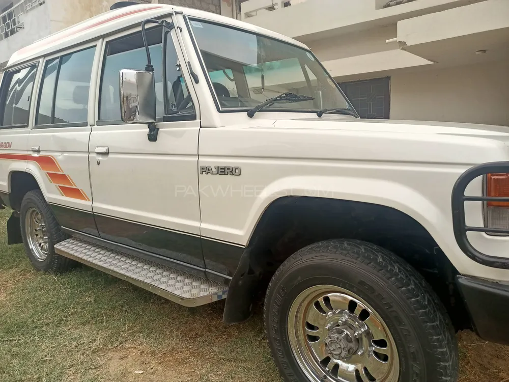 Mitsubishi Pajero 1988 for Sale in Karachi Image-1