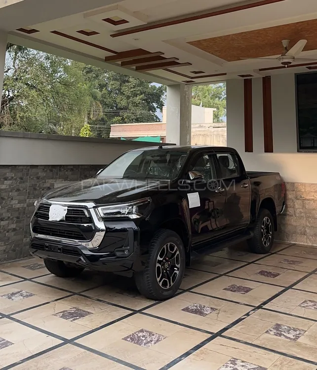 Toyota Hilux 2023 for Sale in Sialkot Image-1