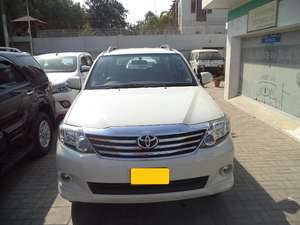 Used Toyota Fortuner 2.7 VVTi 2013