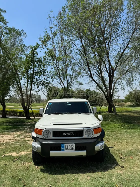 Toyota Fj Cruiser 2015 for Sale in Lahore Image-1