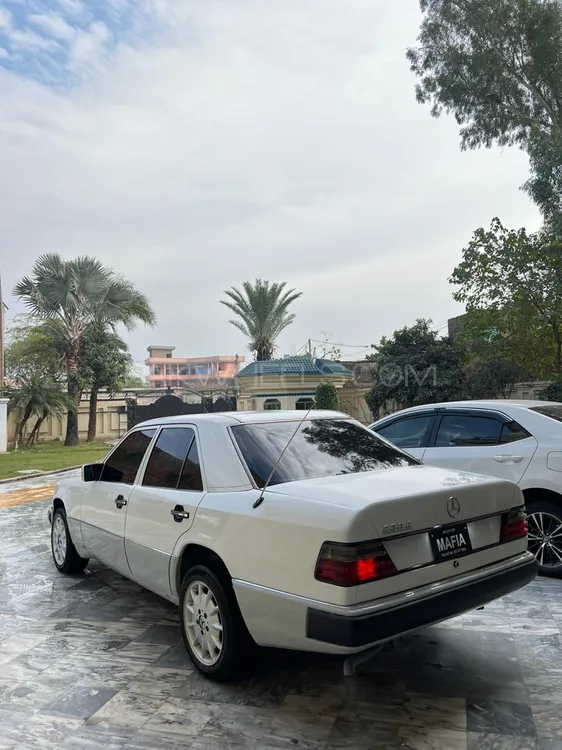 Mercedes Benz E Class 1990 for Sale in Sialkot Image-1