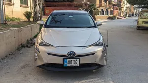 Toyota Prius Alpha 2016 for Sale