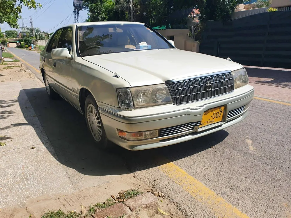 Toyota Crown 2011 for Sale in Lahore Image-1