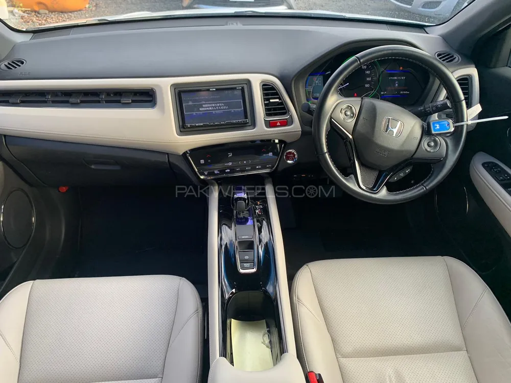 Honda Vezel 2021 for Sale in Karachi Image-1