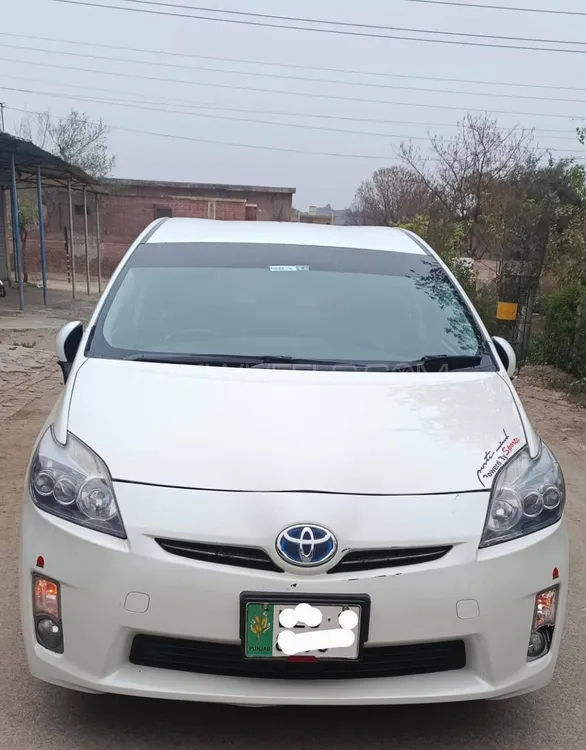 Toyota Prius 2011 for Sale in Chiniot Image-1