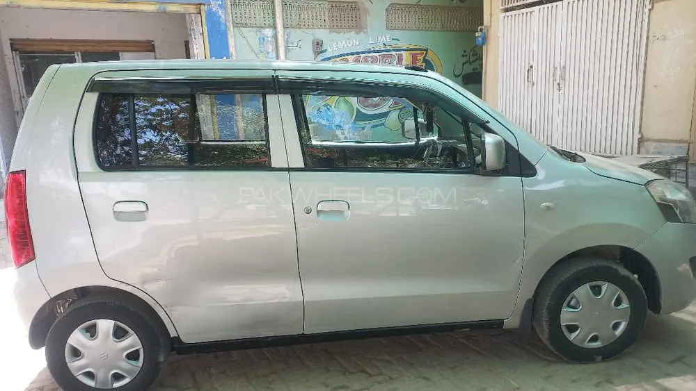 Suzuki Wagon R 2017 for sale in Rahim Yar Khan