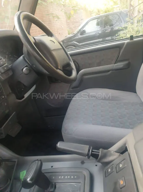 Land Rover Discovery 1994 for Sale in Islamabad Image-1