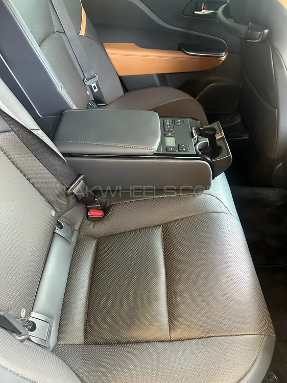 Toyota Crown 2022 for Sale in Lahore Image-1
