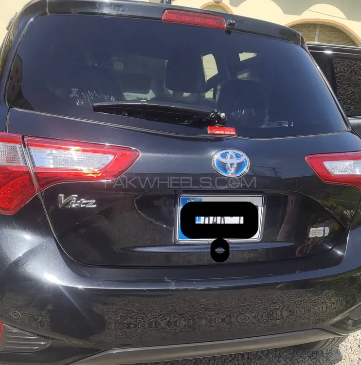 Toyota Vitz 2017 for Sale in Charsadda Image-1