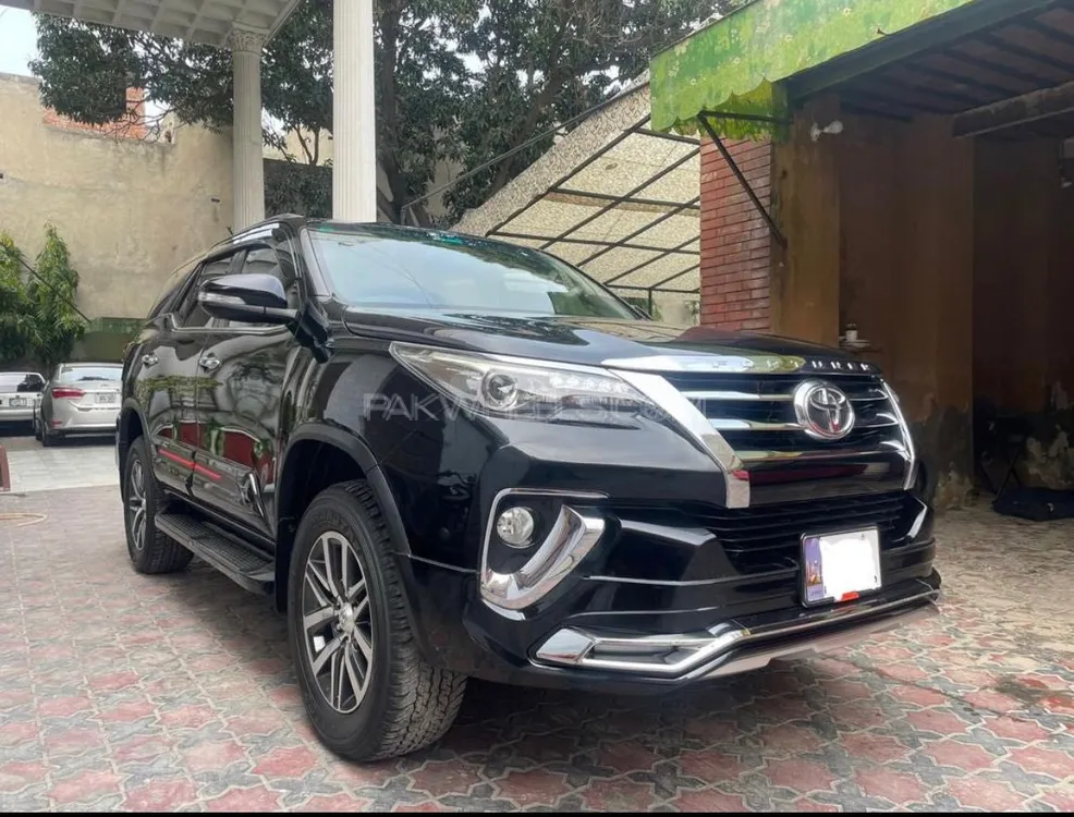 Toyota Fortuner 2017 for Sale in Lahore Image-1