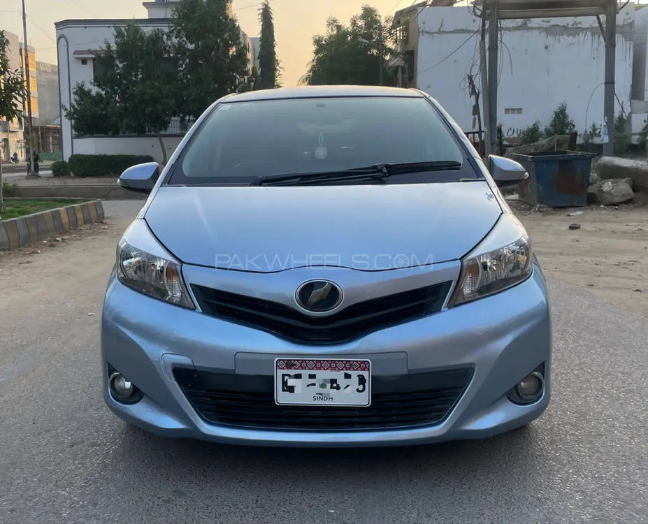 Toyota Vitz 2012 for Sale in Karachi Image-1