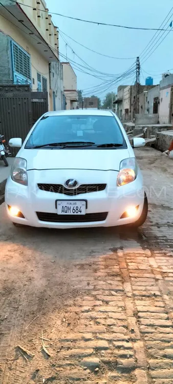 Toyota Vitz 2008 for Sale in Chichawatni Image-1