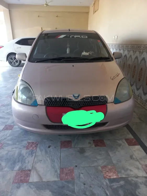 Toyota Vitz 2000 for sale in Peshawar