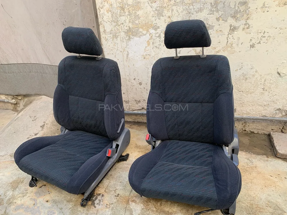 1997 Toyota Surf front seats Image-1