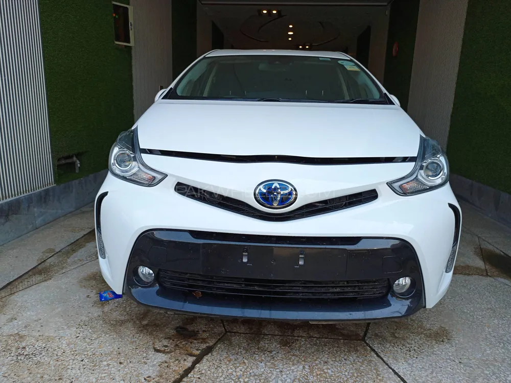 Toyota Prius Alpha 2019 for Sale in Lahore Image-1